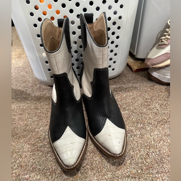 Ankle booties - Picture 1 of 3